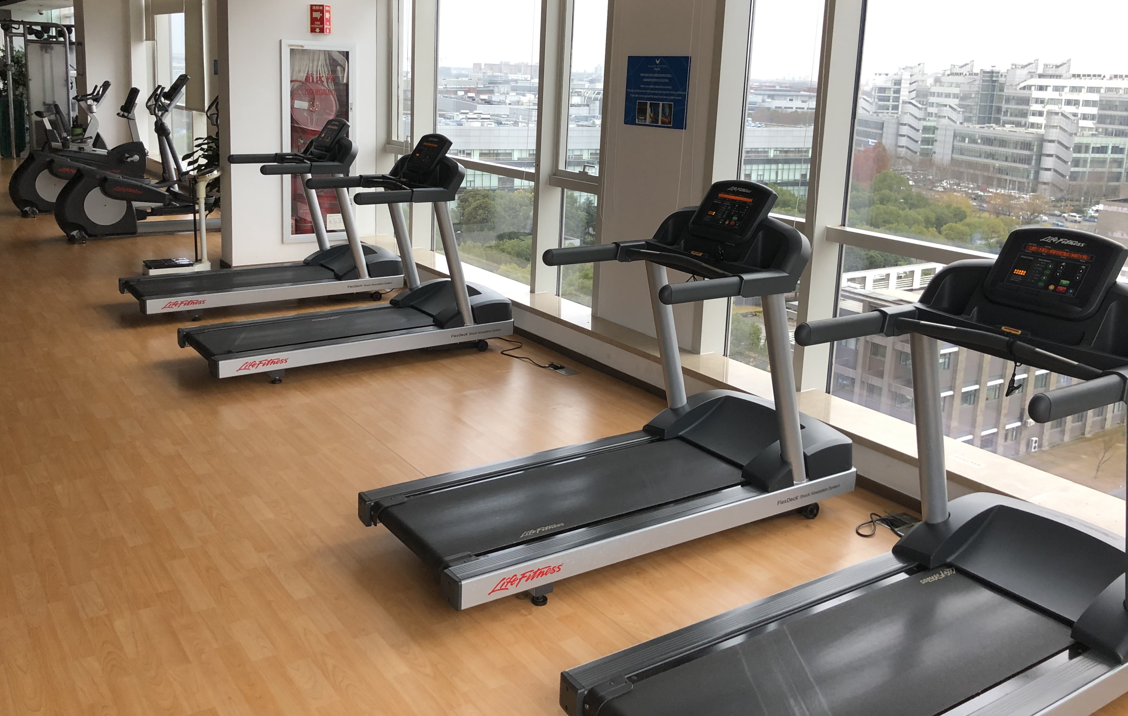 國(guó)內(nèi)知(zhī)名的(de)飛(fēi)機(jī)配套研發企業(yè)健身(shēn)中心